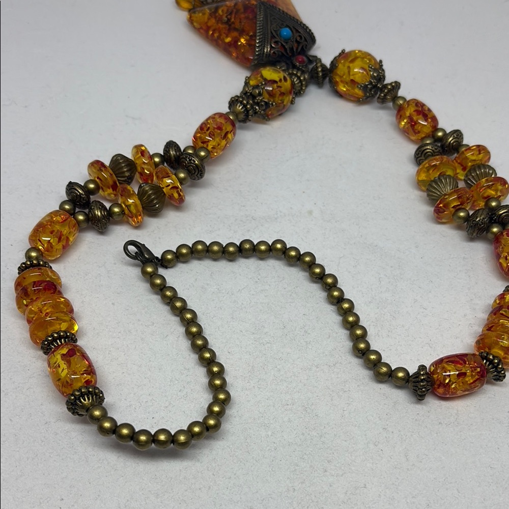 Incredible statement necklace with faux amber beads - Picture 13 of 15